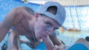 Boss offered twink janitor to give him a blowjob and fuck him right in the pool - 381
